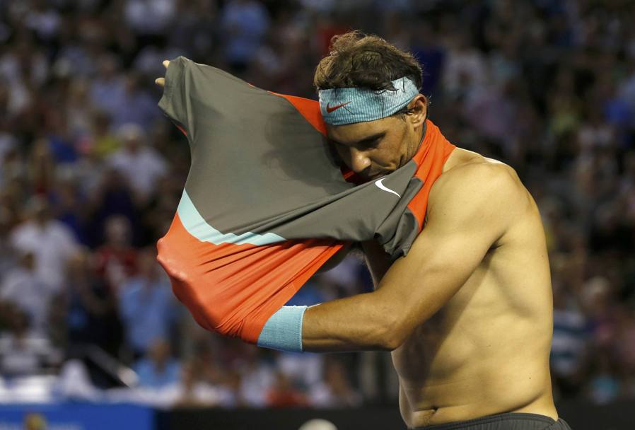 Una delle più grandi giornate no di Rafa Nadal si materializza a Melbourne, durante la finale degli Australian Open. A inizio secondo set, sotto 6-3, lo spagnolo accusa un forte dolore alla schiena e chiede il time out medico. E&#39; l&#39;inizio della fine, il preludio alla sconfitta contro lo svizzero Stanislas Wawrinka. Reuters